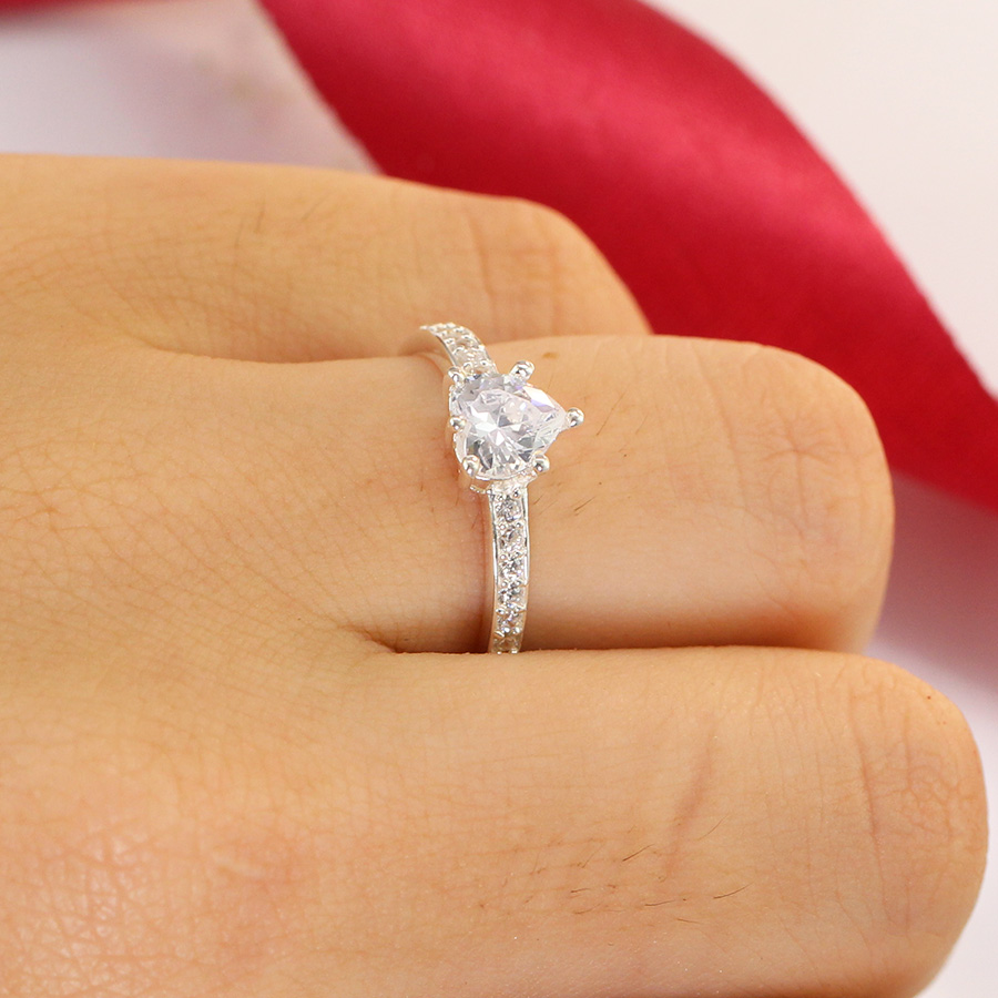Nhẫn bạc nữ đẹp đính đá hình trái tim NN0219