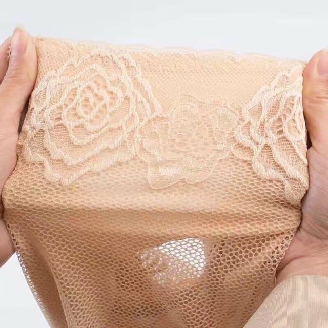 Hot Quần đùi mặc trong váy ren hoa hồng