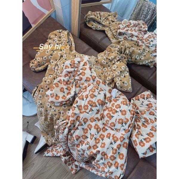 Đầm hoa nhí cổ vuông tay phồng cột nơ lưng tiểu thư