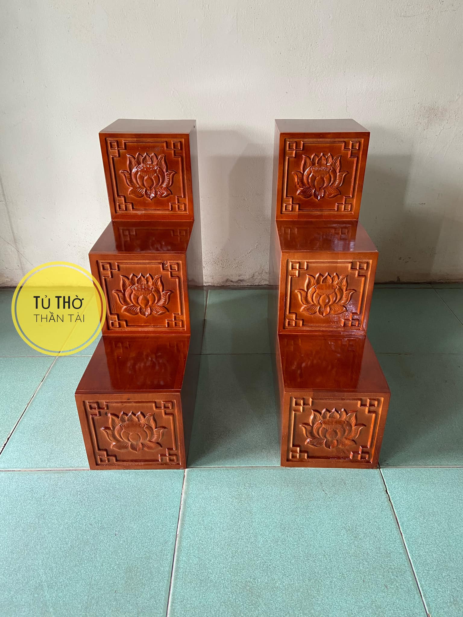 Bục tam cấp bàn thờ thần tài khắc Hoa Sen
