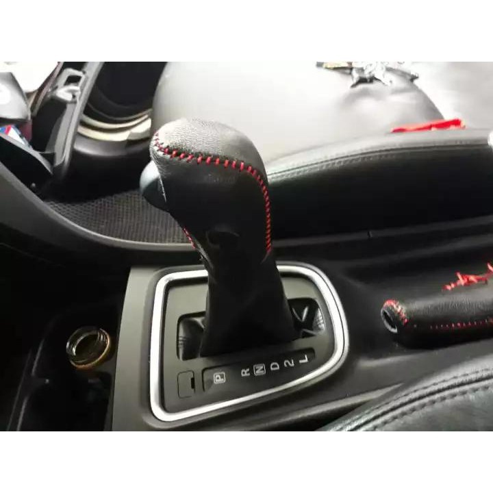 Bọc cần số và tay phanh Ô tô da thật xe Suzuki xl7, Ertiga, Swift bản AT