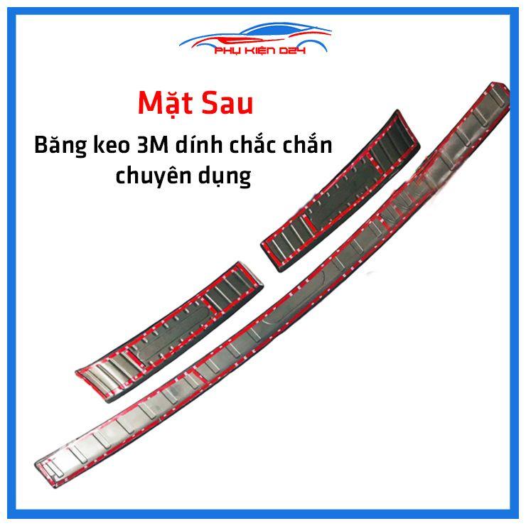 Ốp chống trầy cốp Corolla Cross 2020 thép không gỉ vân Titan bảo vệ xe