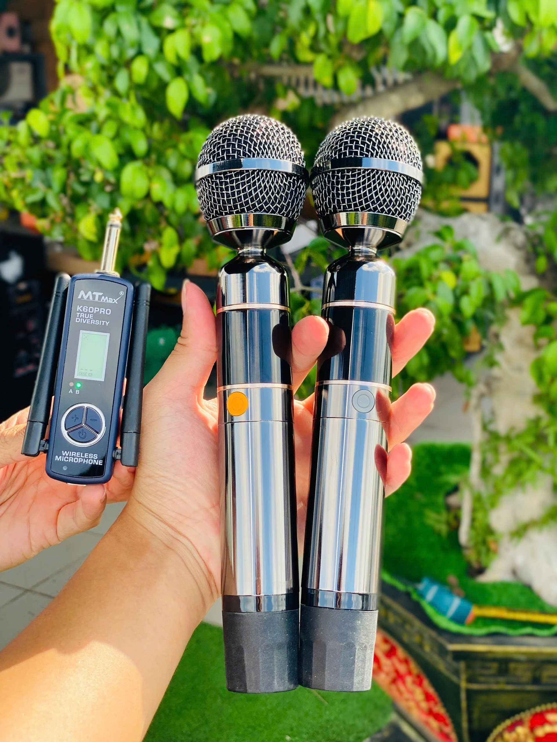 Micro Cao Cấp MTMAX K60PRO - Micro Karaoke Không Dây Đa Năng Cao Cấp, Sử Dụng Cho Tất Cả Loại Loa Kéo, Vang, Amply Thiết Kế Mới Lạ Siêu Đẹp, Bắt Sóng Xa, Bảo Hành 12 Tháng, Thoải Mái Karaoke Gia Đình, Hội Nghị, Quán Bar . Hàng chính Hãng