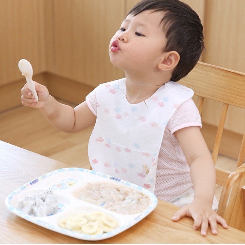 Sét 10 yếm giấy hoạt hình tiện lợi khi đi du lịch