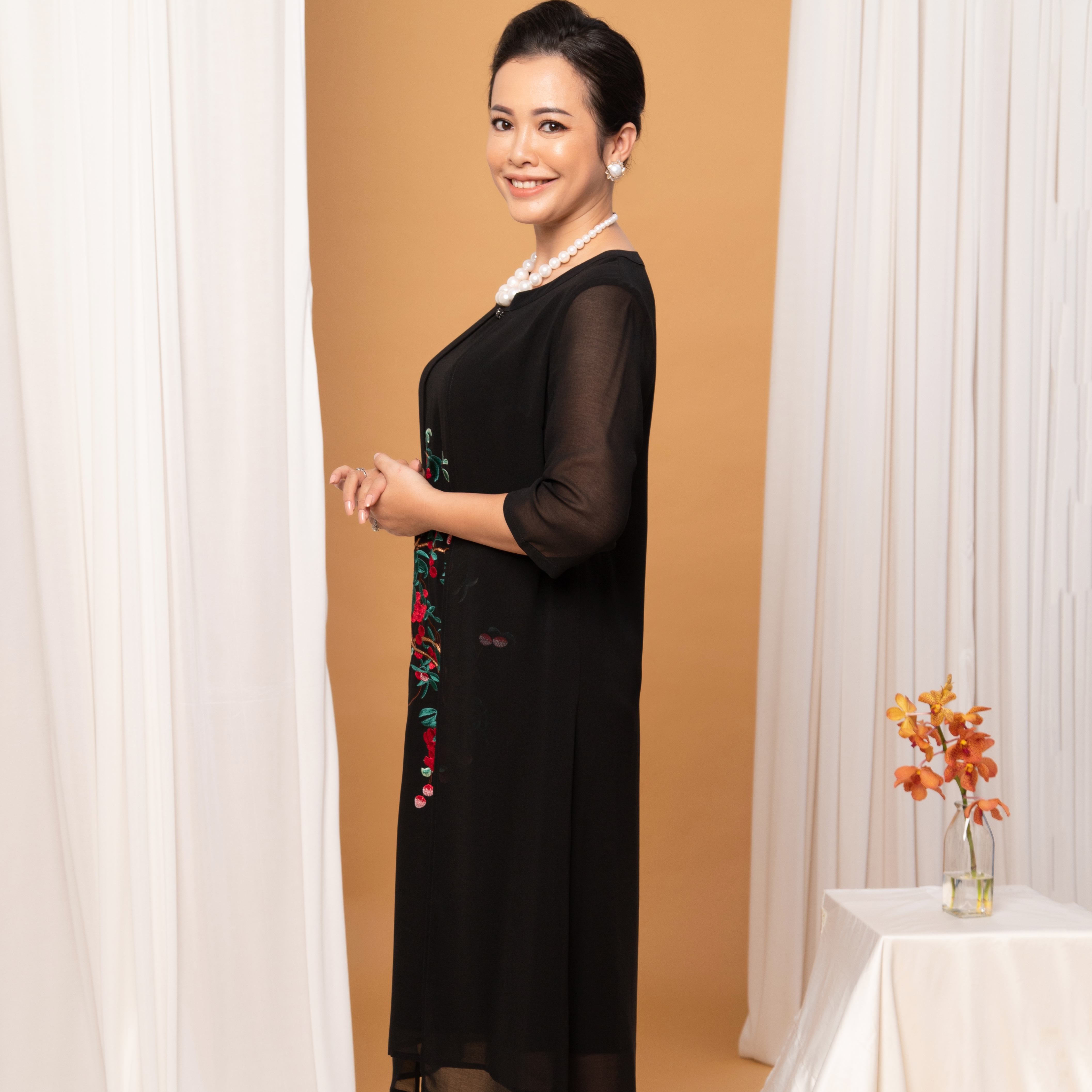 Đầm suông trung niên iDiva D14-05; chất liệu lụa thêu cao cấp, bigsize phù hợp u50 dự tiệc sang trọng