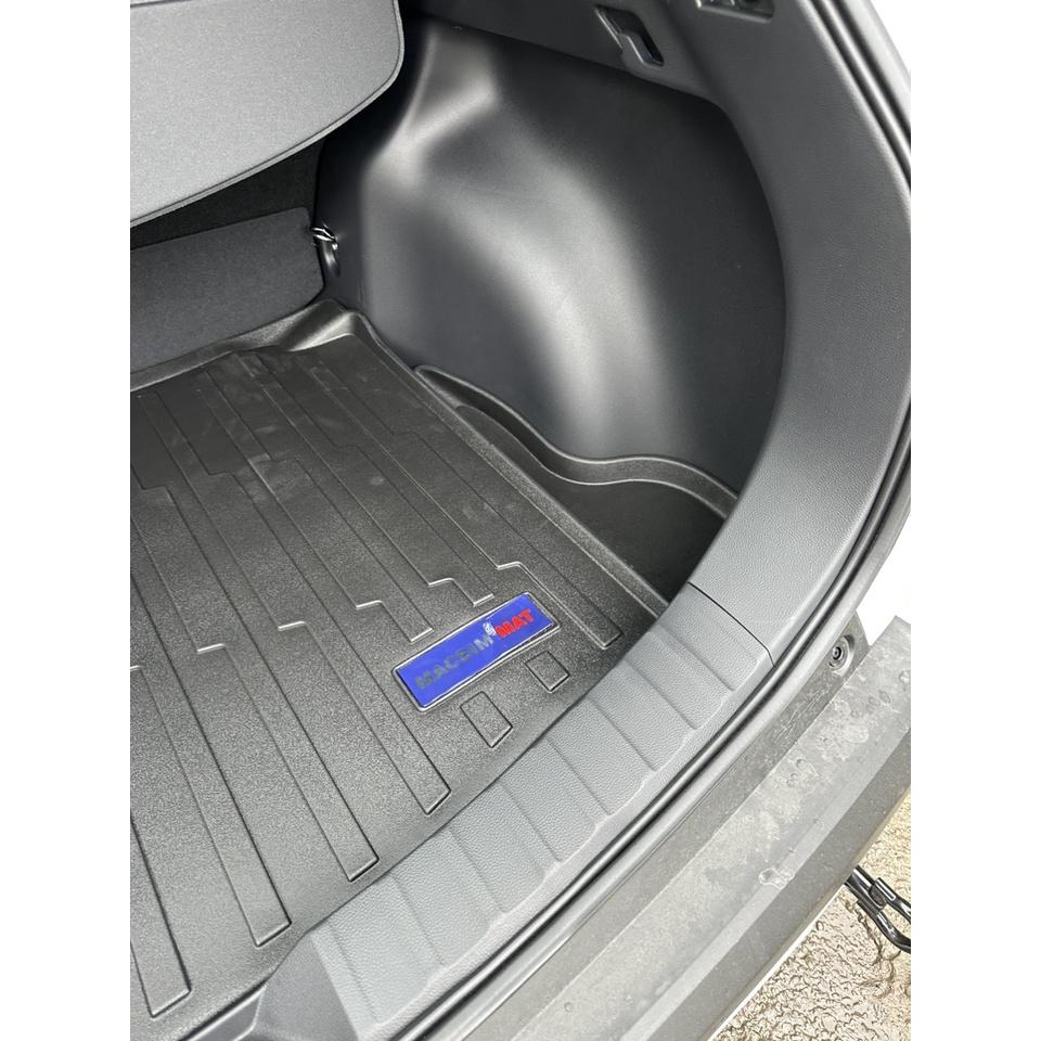 Thảm lót cốp xe ô tô Toyota Cross nhãn hiệu Macsim hàng loại 2