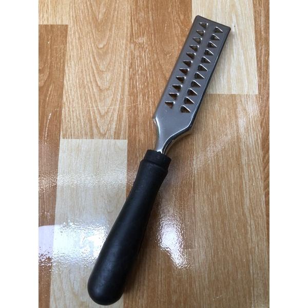 Dụng cụ đánh vảy cá nạo vảy cá chuyên nghiệp inox dày cán nhựa chắc chắn