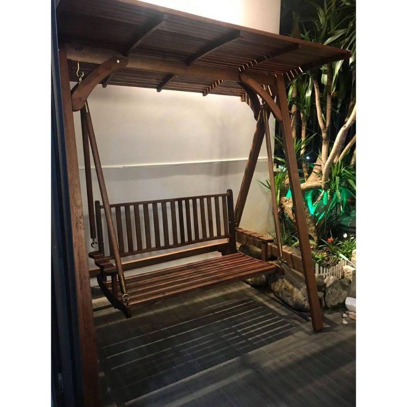 Xích đu gỗ sân vườn