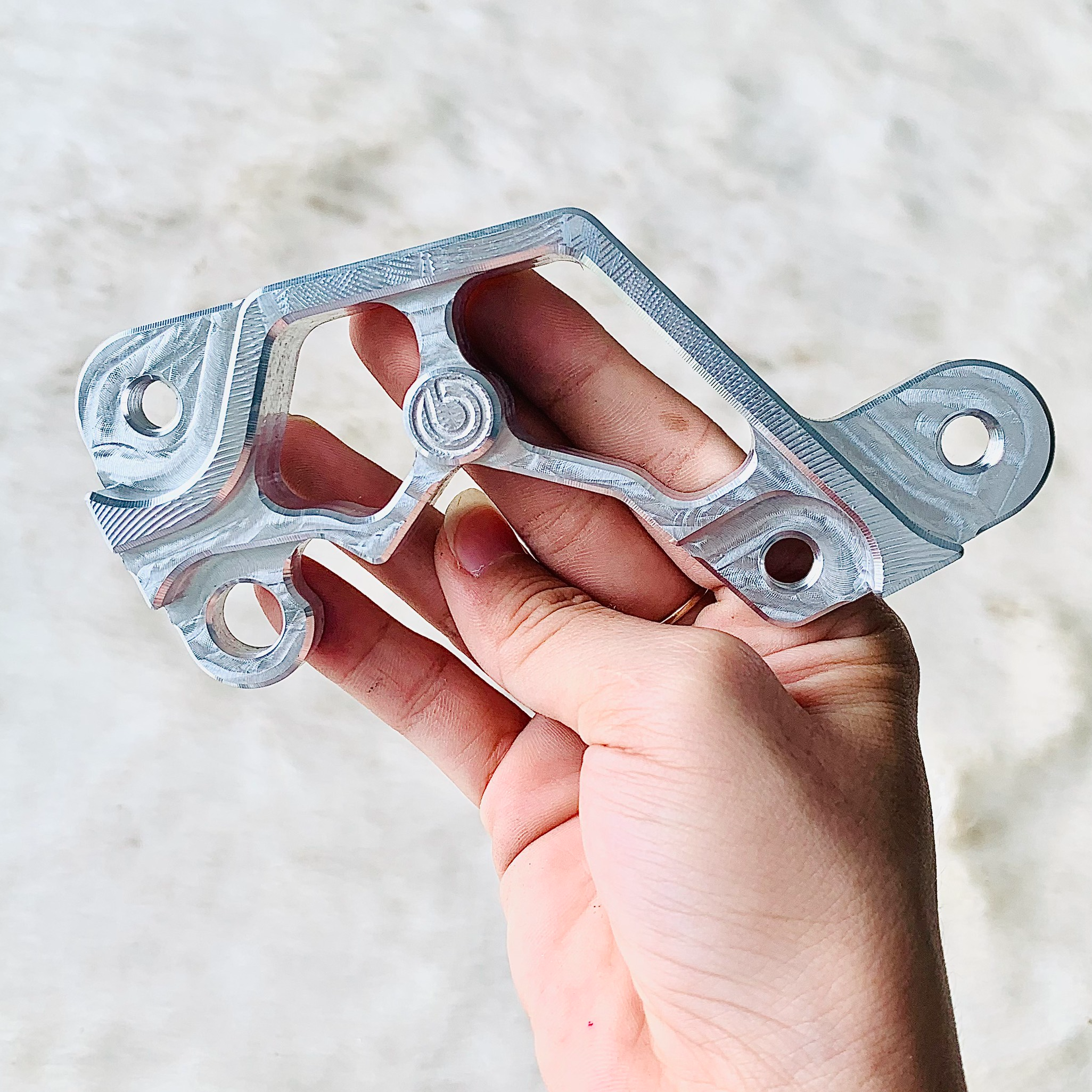 PÁT gắn heo của xe đi đĩa 260mm , 267mm dành cho xe Winner V1, winner X làm bằng nhôm cnc nguyên khối