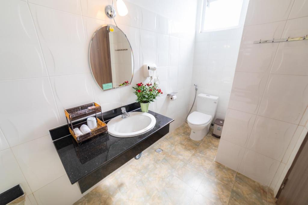 Combo 4N3D KS Rum Vang II Hotel Đà Lạt 3 Sao: VMB khứ hồi Hà Nội - Đà Lạt + Phòng Tiêu Chuẩn + Ăn sáng