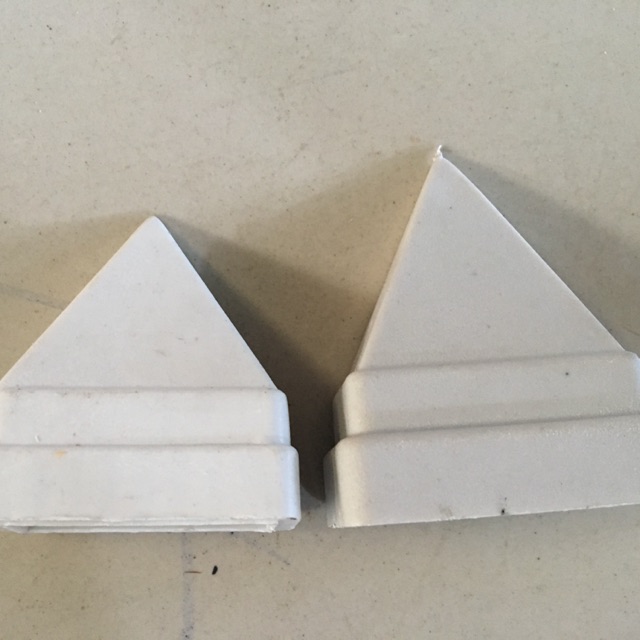 BỊT SẮT NHỌN BẰNG NHỰA TRẮNG