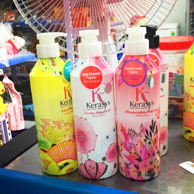 Dầu gội nước hoa Kerasys Blooming &amp; Flower hương tuyết tùng và linh lan Hàn Quốc 600ml + Móc khoá