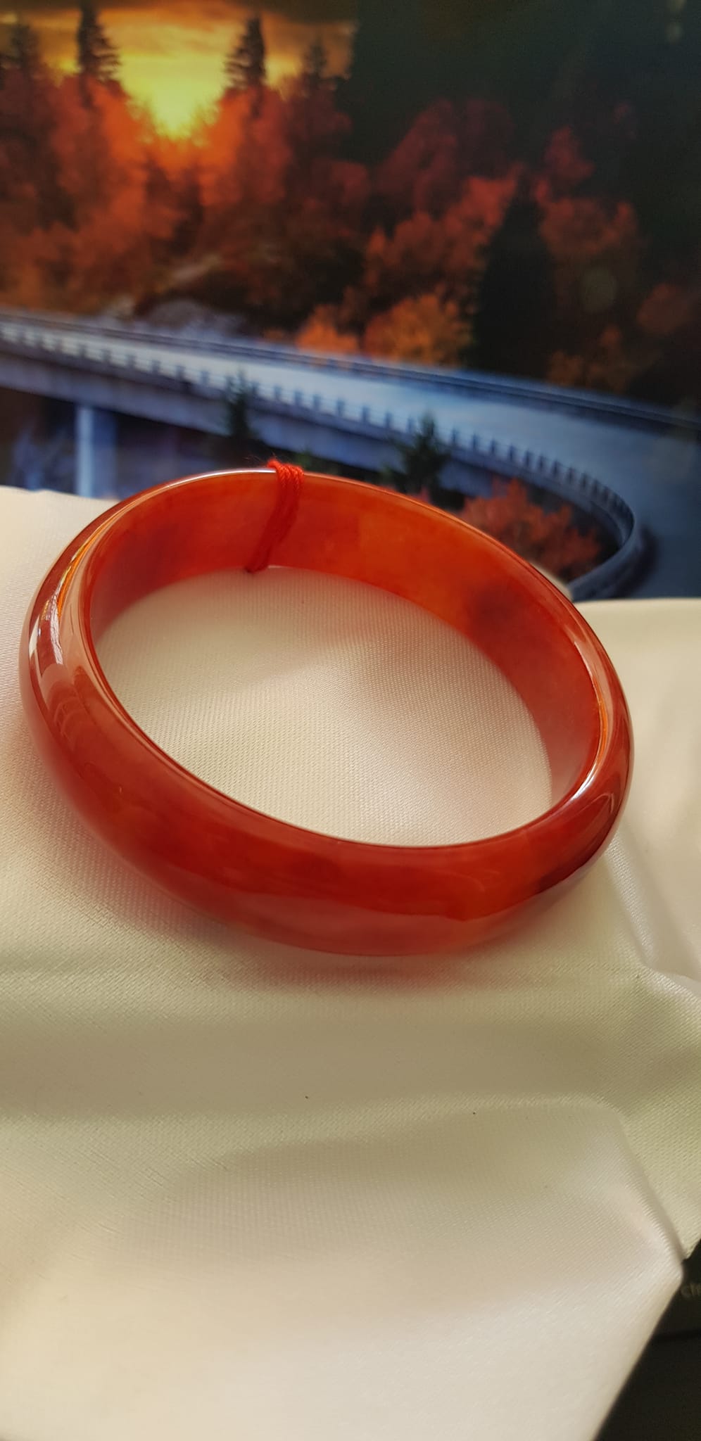 Vòng tay phong thuỷ Đá Cẩm Thạch mới Bản Hẹ Đỏ 58mm x cao 15mm x dầy 7mm Vòng màu đỏ cam tươi bóng đẹp chuẩn hợp nữ mệnh hỏa mệnh thổ Nữ nặng 56kg - 66kg đeo đẹp ạ