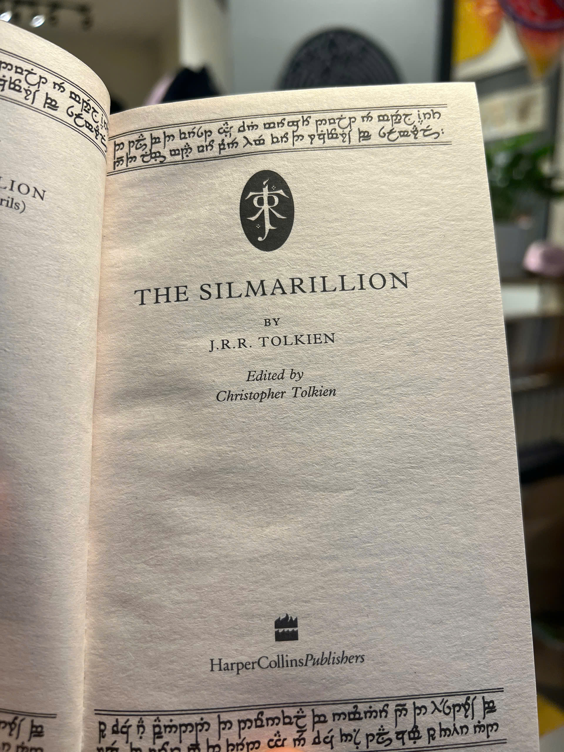 Sách - The Silmarillion by J.R.R. Tolkien | Fantasy / Fiction / Ngoại văn Viễn tưởng / Nhập khẩu UK