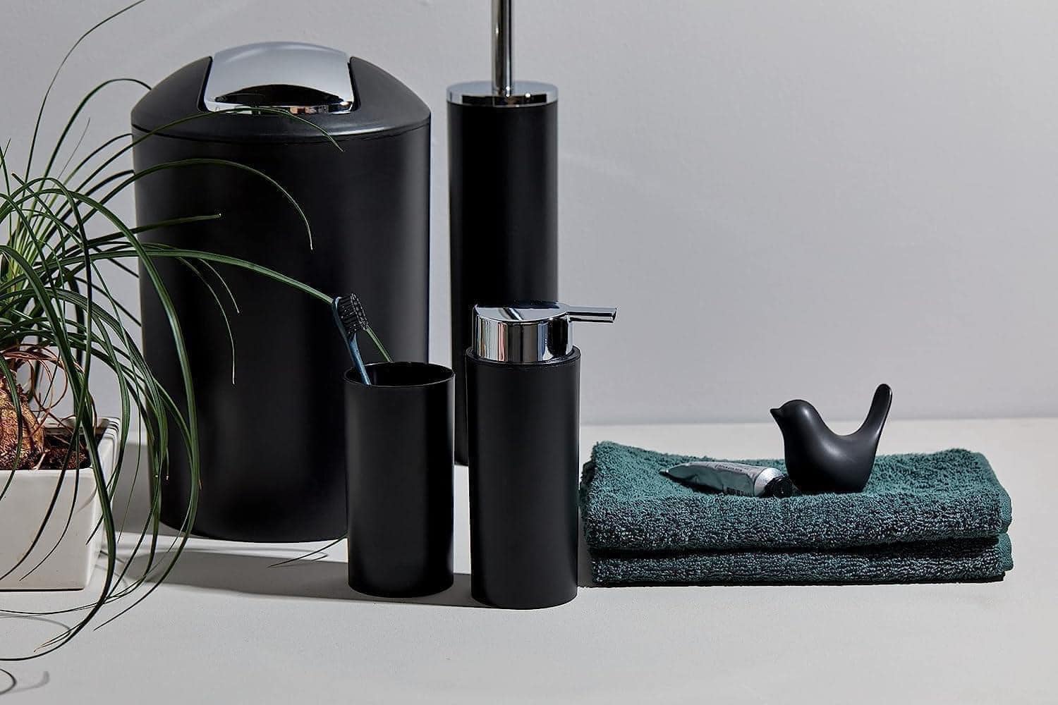 Bộ dụng cụ phòng tắm 4 chi tiết Wenko (thùng tác, đựng bàn chải, cọ toilet, bơm xà phòng) Đức Hàng chính hãng