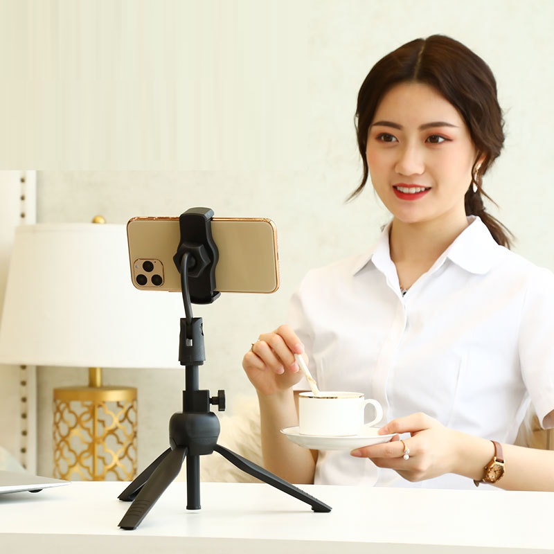 Giá đỡ kẹp điện thoại gấp gọn kiêm gậy tự sướng Seflie 3 chân xoay 360 độ, dùng livestream, giải trí, quay phim