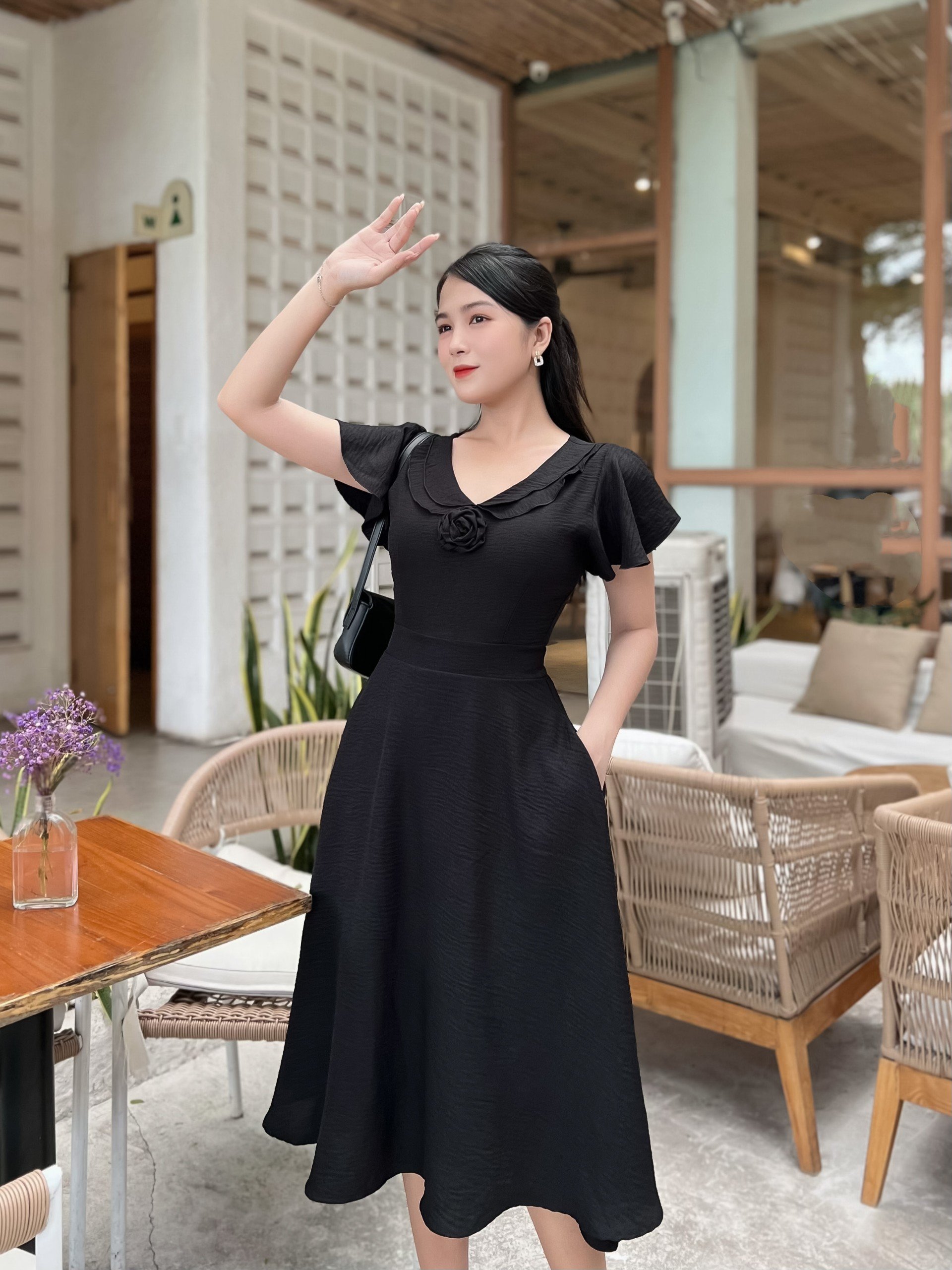 ĐẦM XÒE CỔ BÈO ĐÍNH HOA SANG CHẢNH
