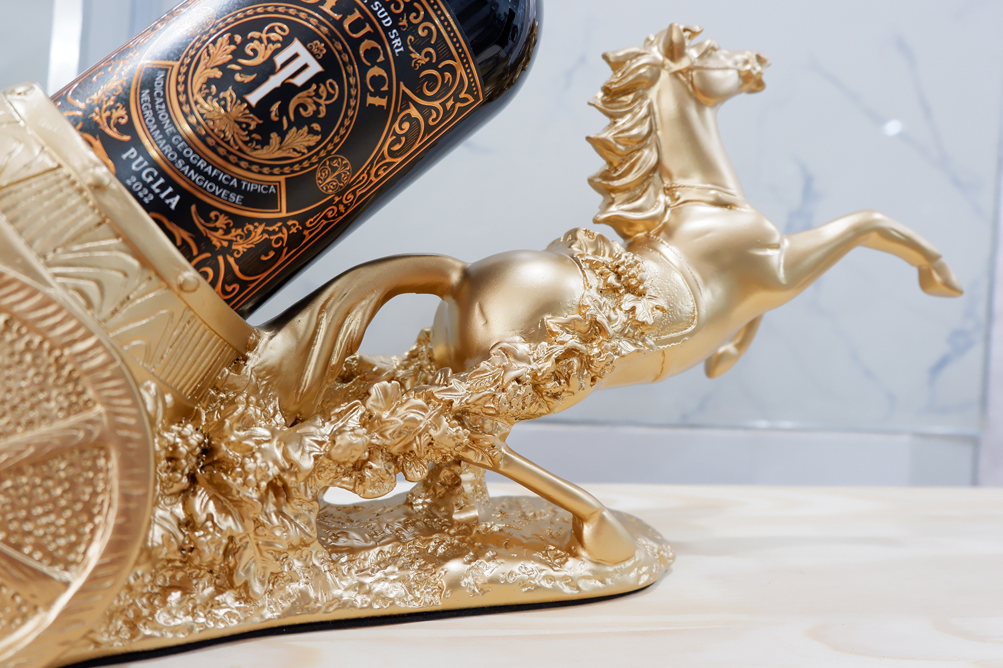 Kệ rượu vang mã đáo thành công vàng