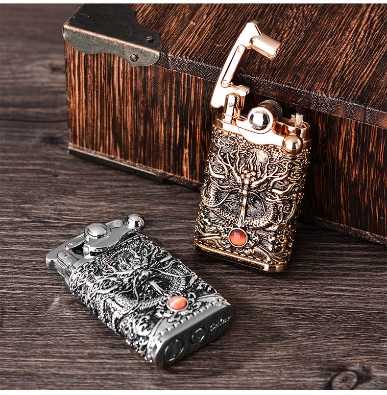 Vỏ Hột Quẹt Bật Lửa Xăng Đá Chief CF018-50 Khắc Hoa Văn Họa Tiết 3D Nổi, Đánh Đá Nhân Tạo Cao Cấp Đẹp Độc Lạ ( Màu Ngẫu Nhiên)