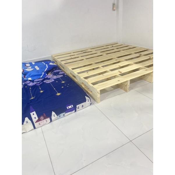 GIƯỜNG PALLET CHÂN CAO 20CM CÓ ĐẦU GIƯỜNG GIÁ RẺ