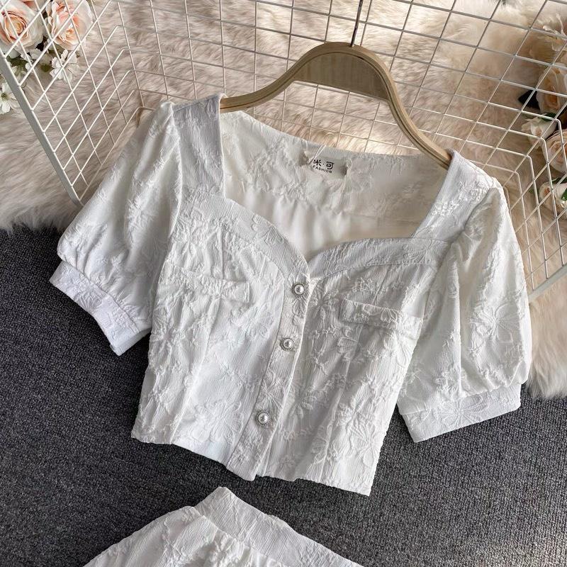 Set Áo Cổ Vuông Và Chân Váy