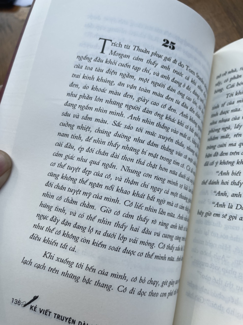 KẺ VIẾT TRUYỆN DÀI KỲ - David Gordon - Ngô Thế Vinh dịch - Phuc Minh Books - NXB Hội Nhà Văn