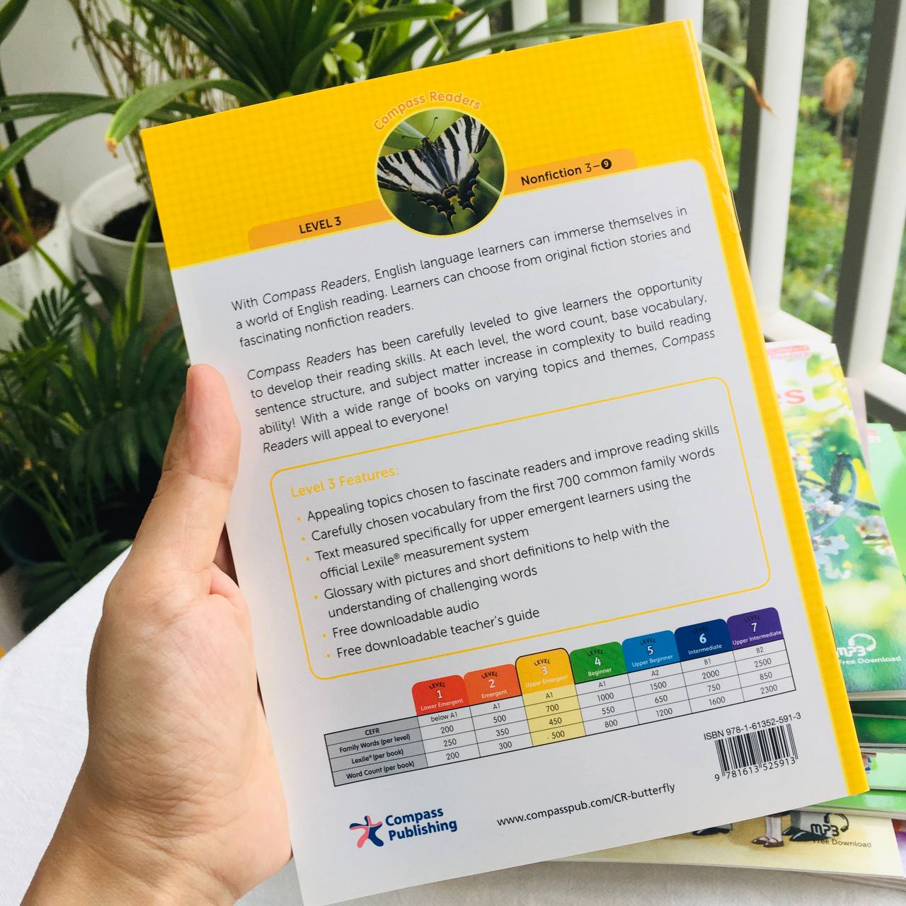 The Life of the Butterfly - Leveled Reader with Downloadable Audio Free - Sách chuẩn nhập khẩu từ NXB Compass