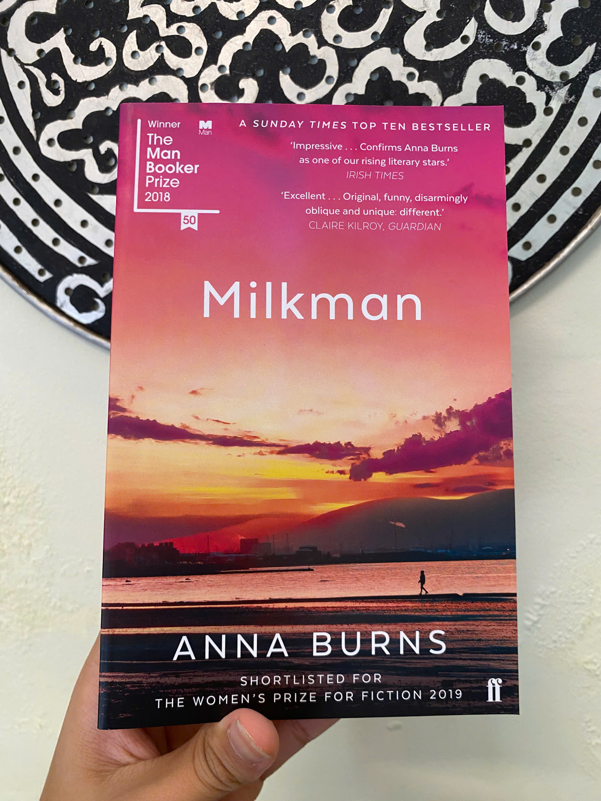 Sách - Milkman by Anna Burns | Irish Literature / Booker Prize Winner / Ngoại văn Nhập khẩu