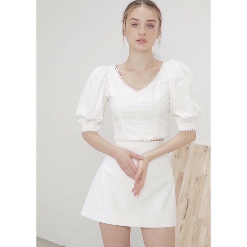 Áo croptop voan viền ren hoa tay phồng A5053