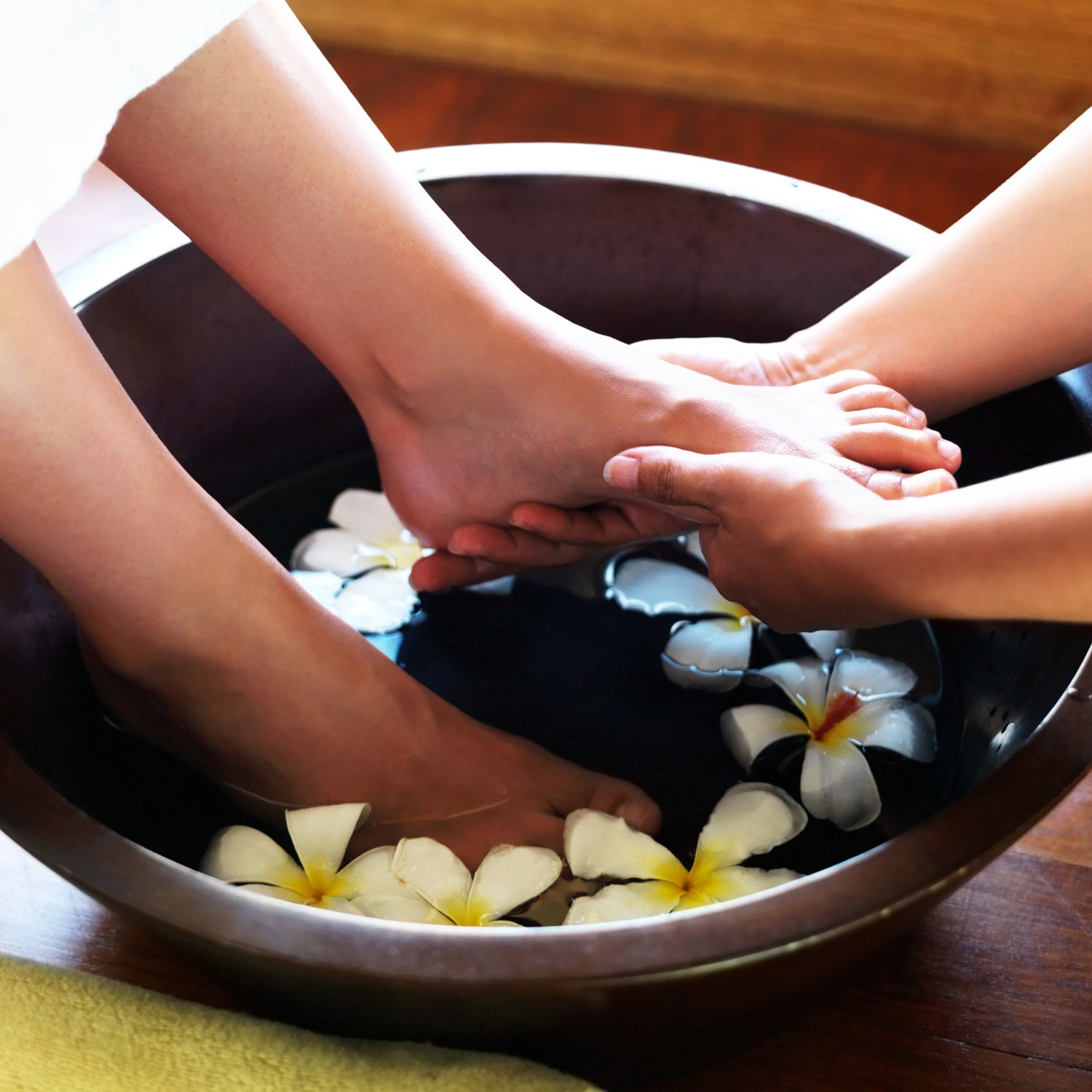 Massage Body Thư Giãn Tại Ấm Brows & Spa