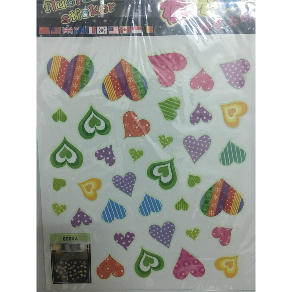 Decal trang trí tường Trái Tim dạ quang