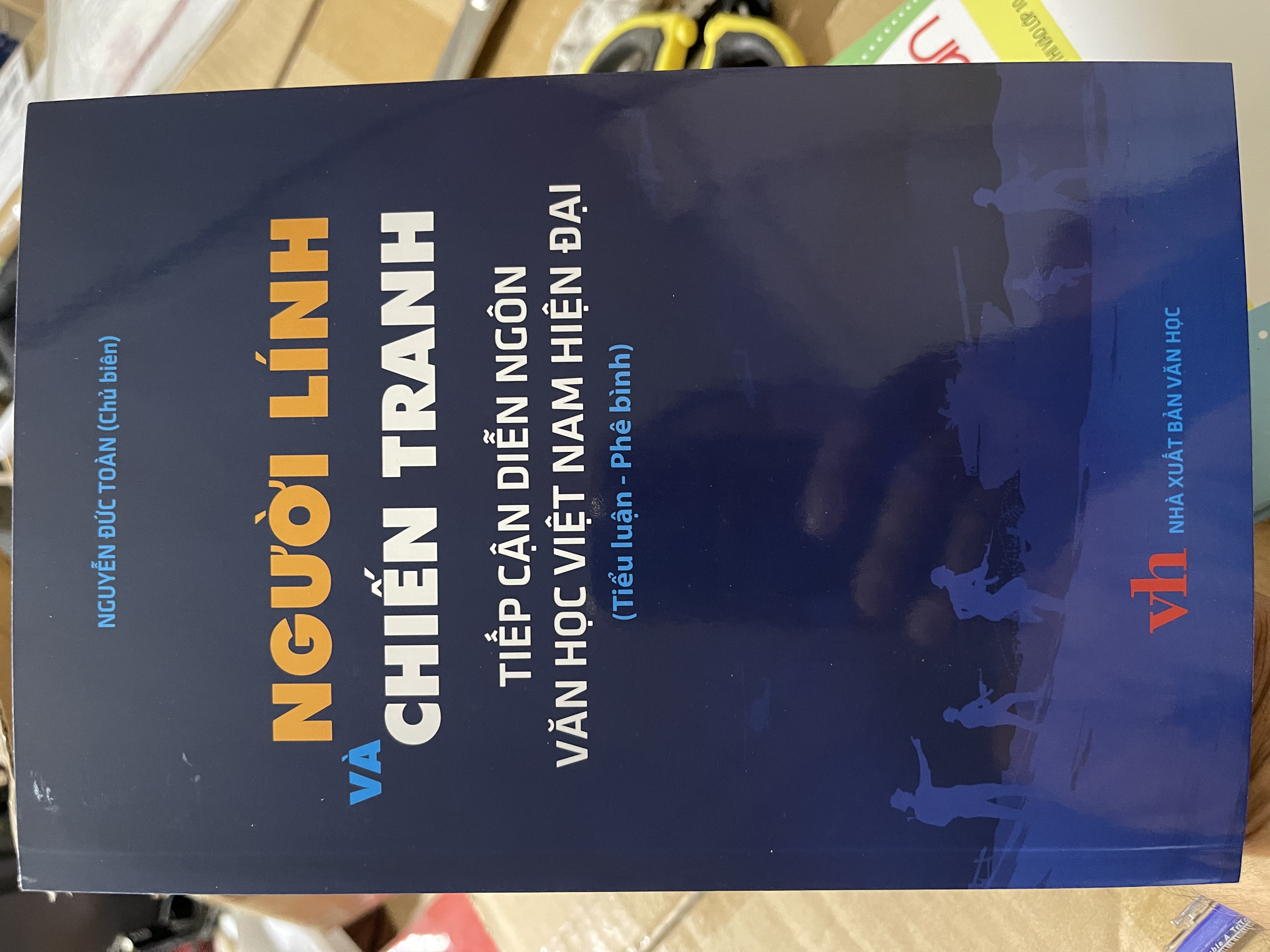 Người lính và chiến tranh tiếp cận diễn ngôn vắn học việt nam hiện đại ( tiểu luận và phê bình)