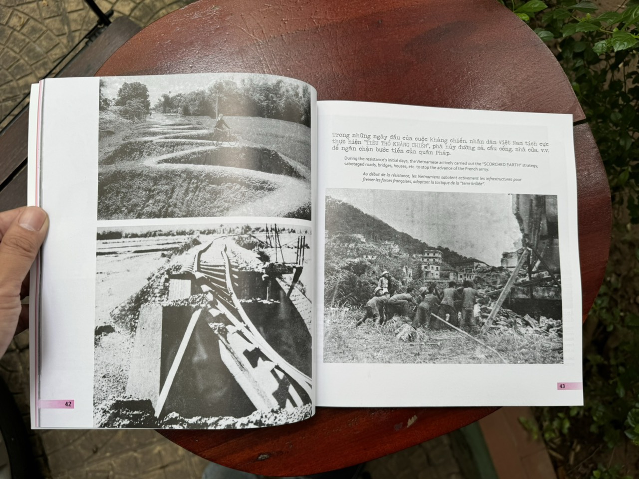 ĐIỆN BIÊN PHỦ - NHỮNG KHOẢNH KHẮC TỪ LỊCH SỬ - Nhiều tác giả – NXB Chính trị quốc gia