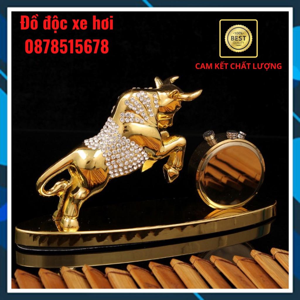 Tượng nước hoa trâu vàng đính đá pha lê kèm mặt đồng hồ trang trí taplo ô tô - chất liệu hợp kim 450g