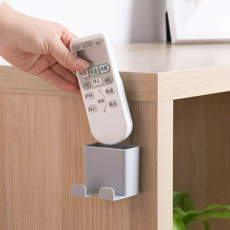 Giá để điều khiển remote treo tường mẫu mới có khay để điện thoại - Kệ dán tường đựng remote kèm giá đỡ sạc điện thoại