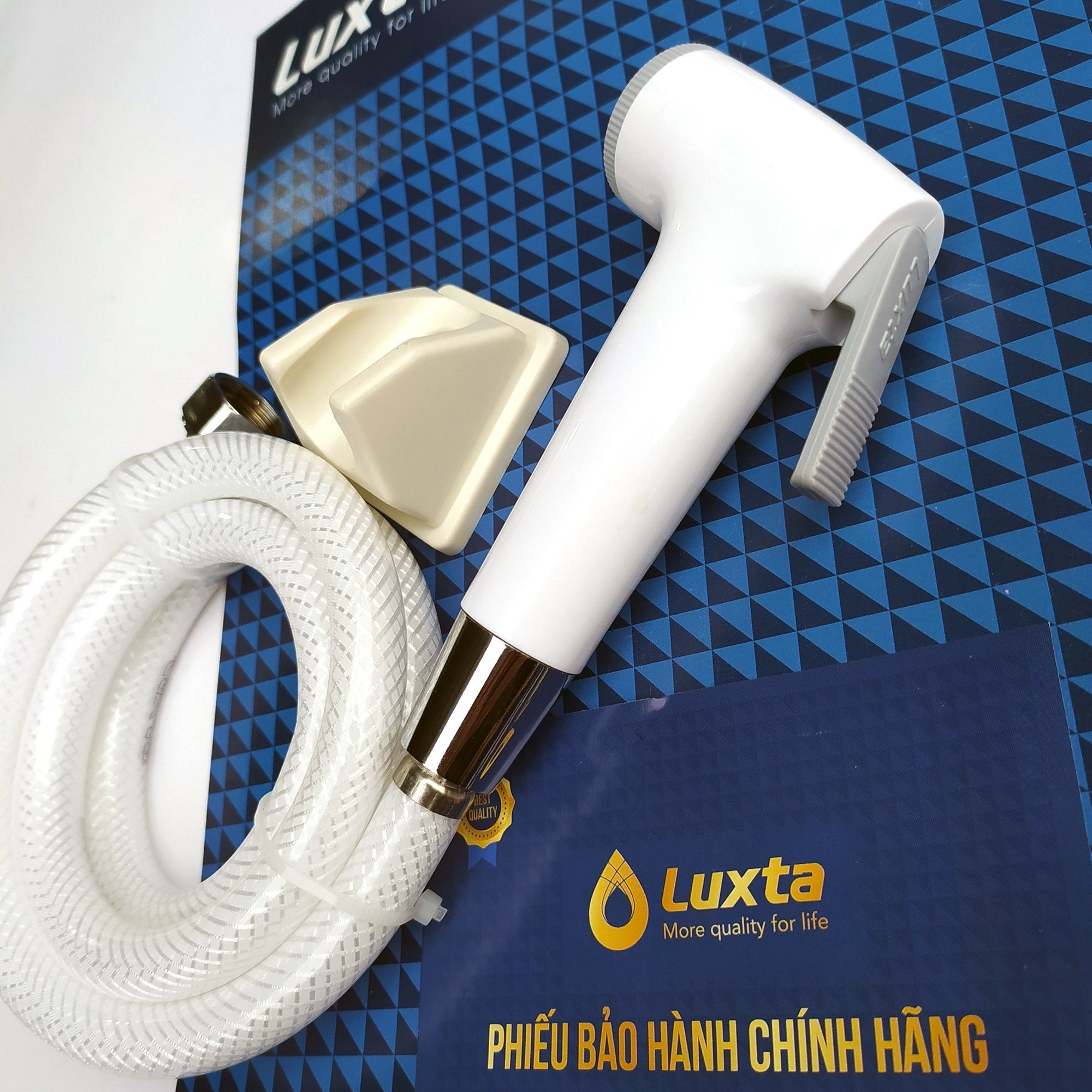 Vòi Xịt Nhựa LUXTA L5101N Cao Cấp - Áp lực nước mạnh