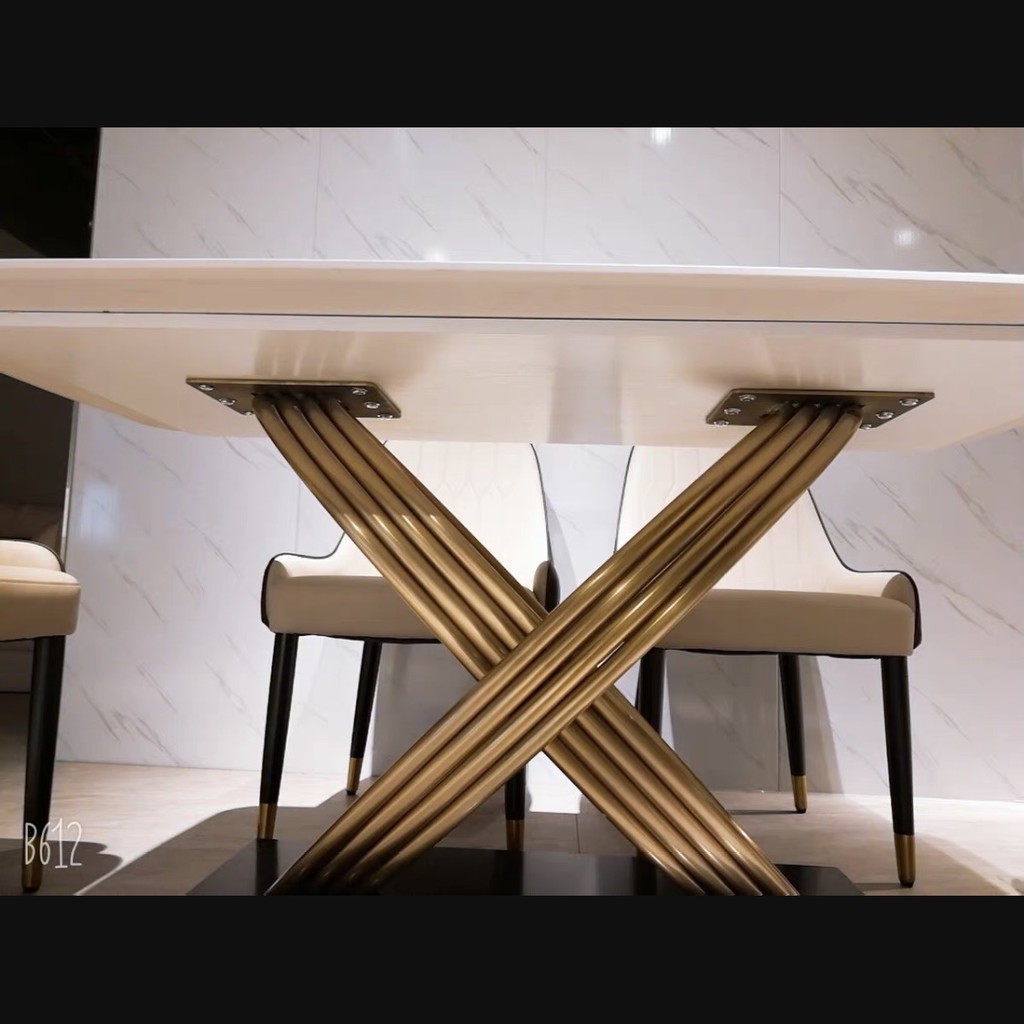 Hình ảnh Bộ bàn ăn mặt đá cẩm thạch nhân tạo chân vòng inox mạ vàng kết hợp ghế monet có tay