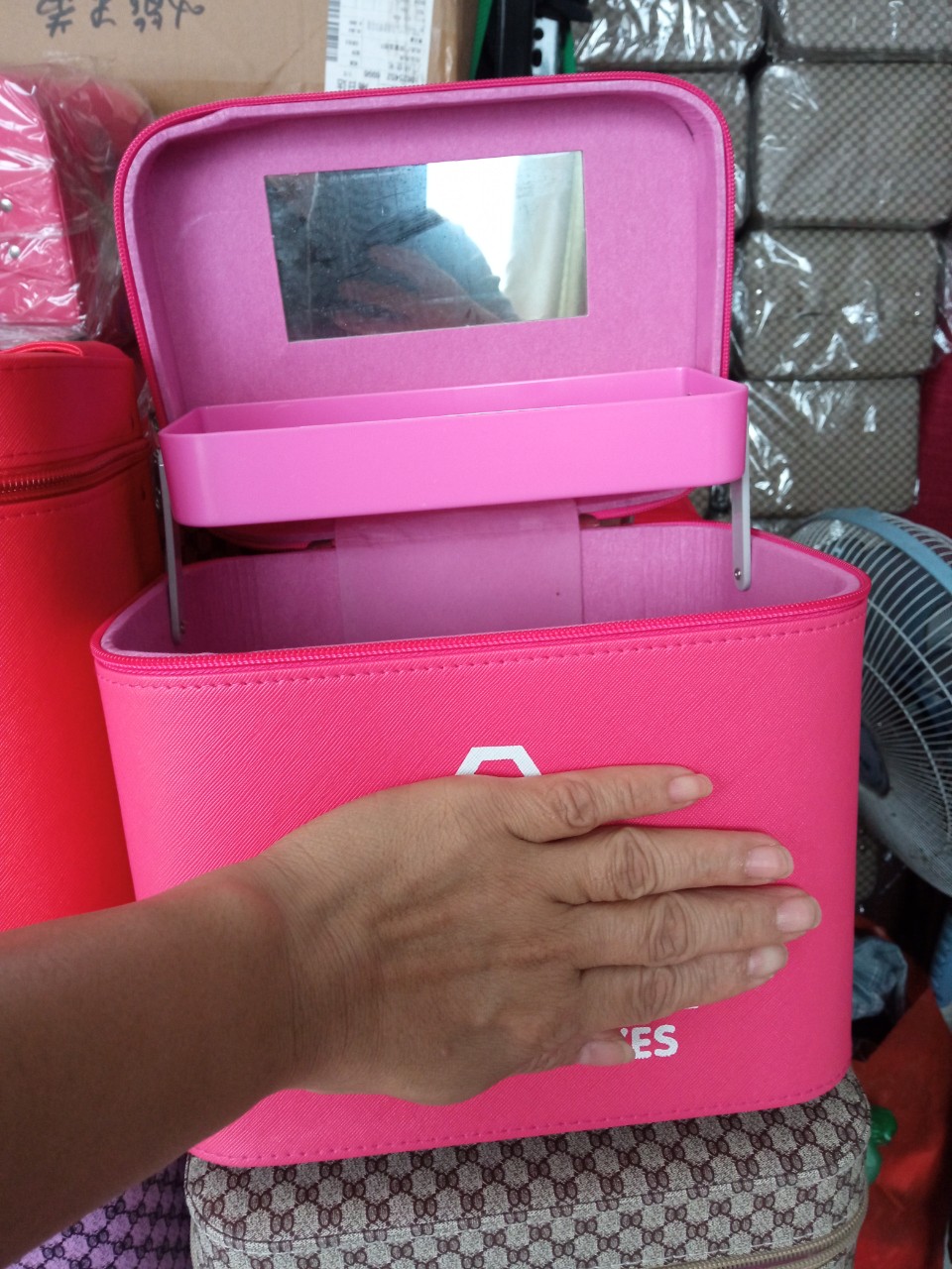 Cốp đựng đồ mi vỏ da bền loại cốp chuyên dụng đựng dụng cụ nail mi kt 24x20x17 cm.