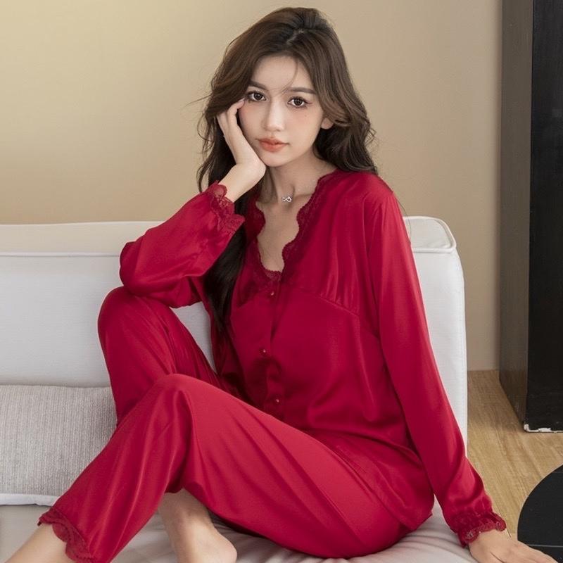 Đồ bộ pijama lụa, đồ mặc nhà nữ VILADY - B105 kiểu tay dài quần dài, hoạ tiết trơn phối viên ren quyến rũ, chất liệu lụa Pháp (lụa latin) cao cấp - Màu đỏ