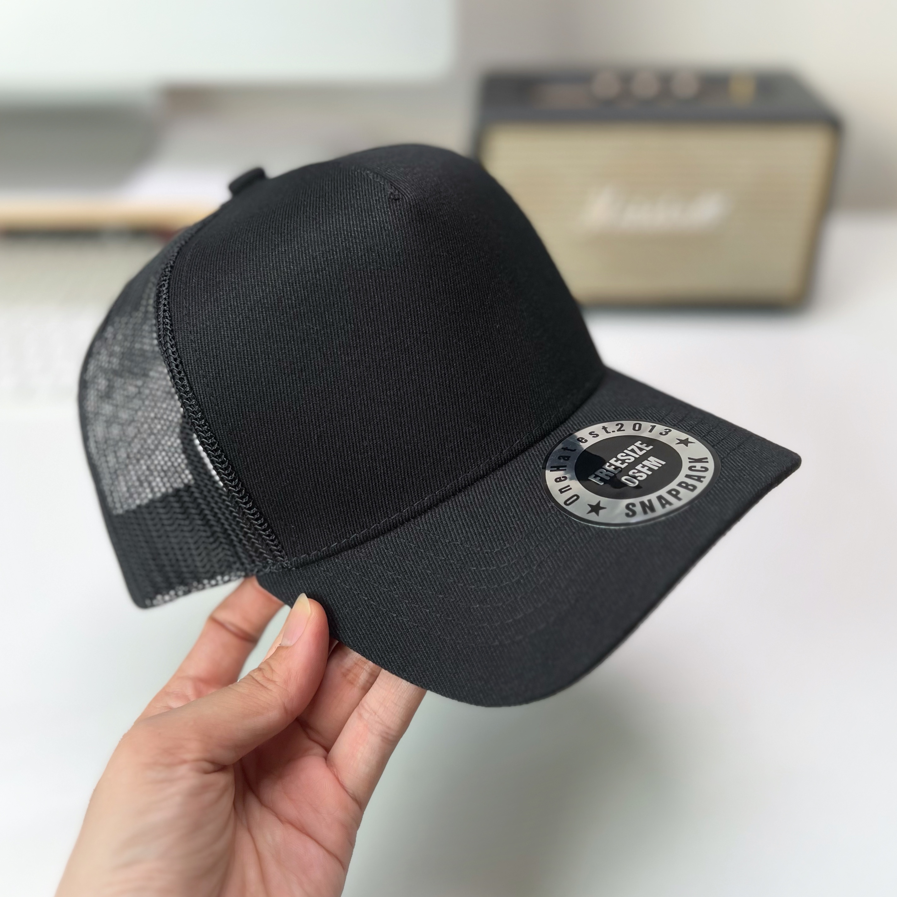 Nón Lưỡi Trai Vành Cong fom Trucker trơn đen LƯỚI sâu đầu quai cài nút Brand One Hat