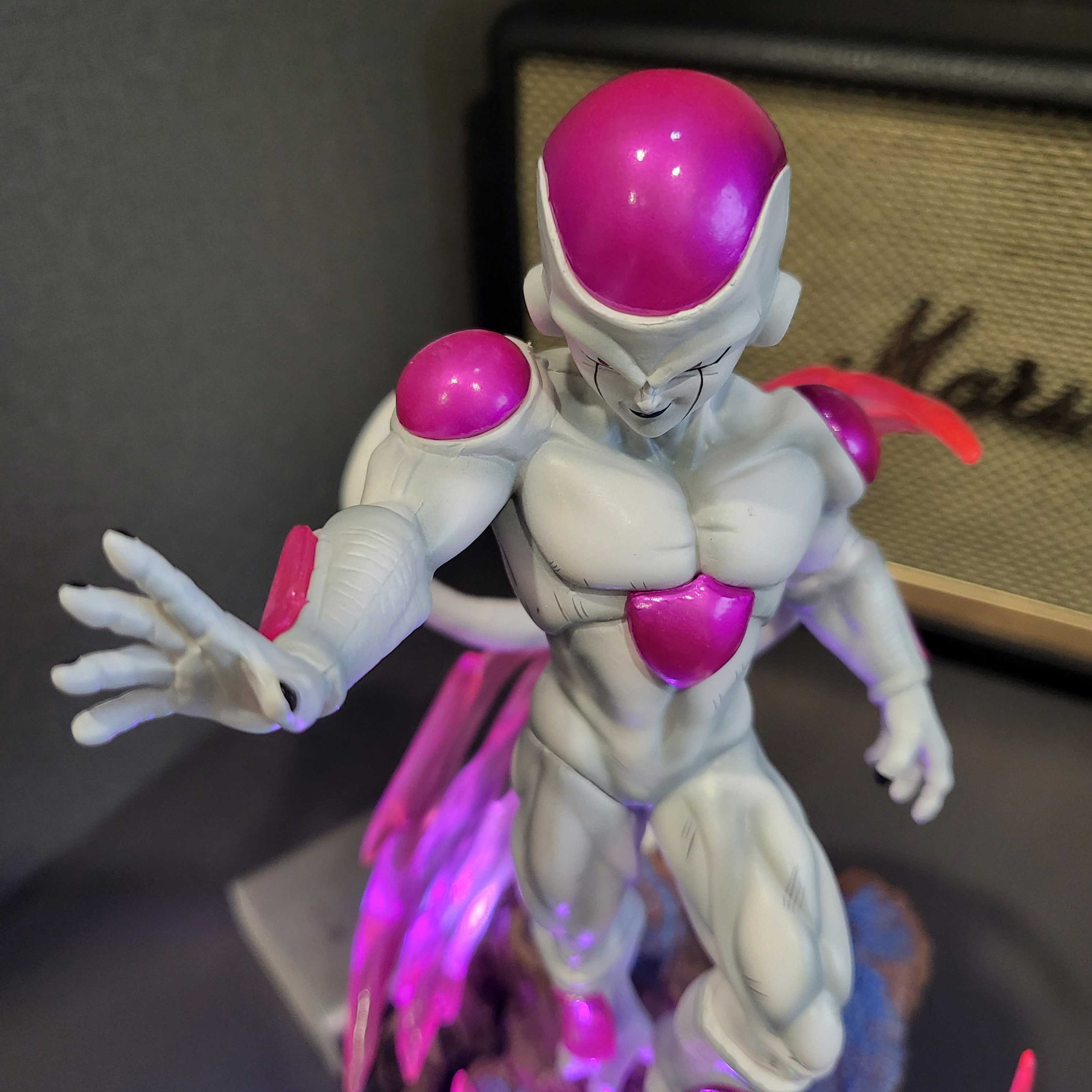 Mô hình Frieza có LED 25 cm - Dragon ball