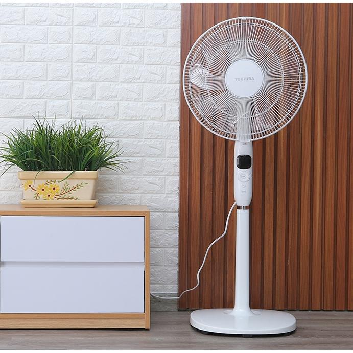 Quạt Đứng Toshiba F-LSD10(H-W)VN, Động Cơ DC inverter 9 Cánh 26 Tốc Độ Gió, Hàng Chính Hãng