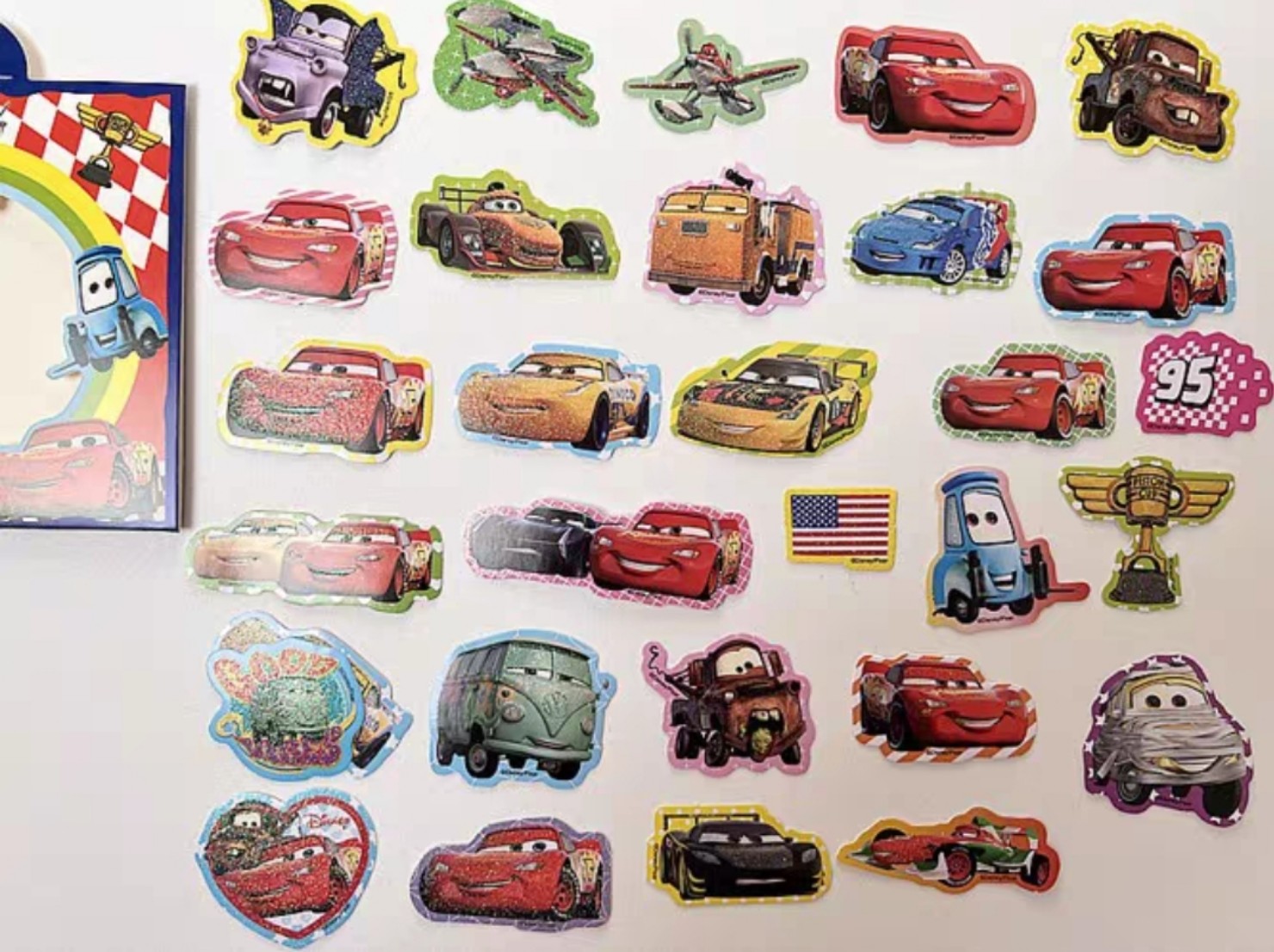 Set 28 sticker hình dán viền kim tuyến cho bé Ca95 Mcqueen