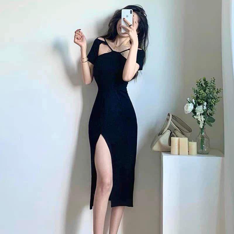 Đầm body đen midi xẻ đùi khoét ngực