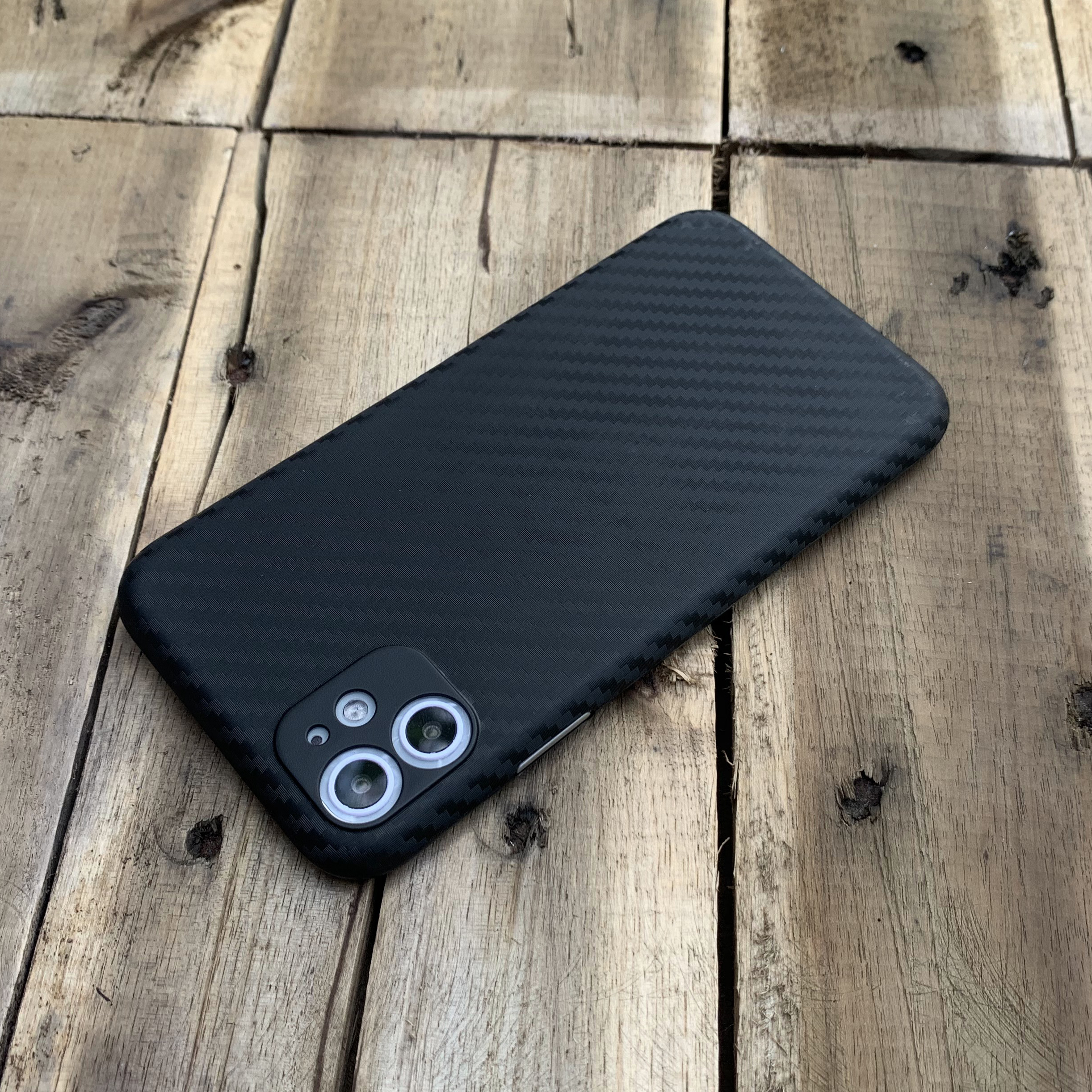 Ốp lưng siêu mỏng, vân carbon dành cho iPhone 11 - Màu đen