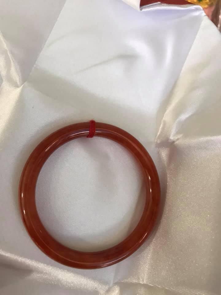 VÒNG TAY ĐÁ CẨM THẠCH MÀU CAM ĐỎ ĐẸP NI VÒNG 54 NỮ 50 KG TỚI 60 KG ĐEO MỆNH HỎA THỔ