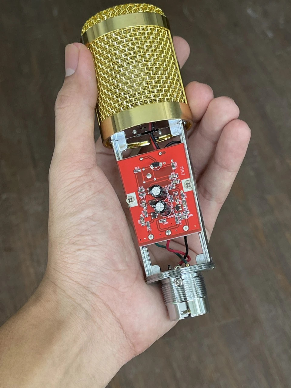Micro thu âm AMI BM900 kết nối được tất cả soundcard- Cho chất âm đầu vào tốt- lựa chọn trong tầm giá