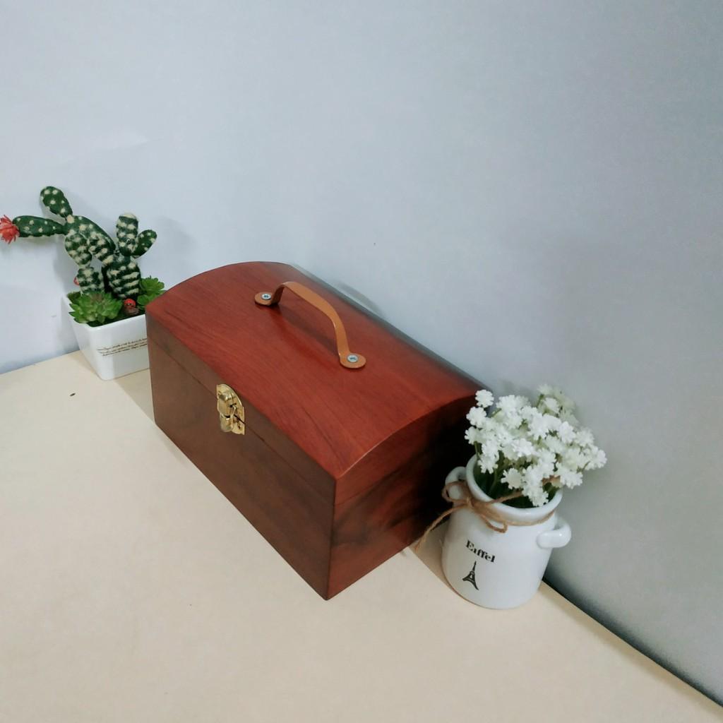 HỘP ĐỰNG CON DẤU, ĐỰNG TRANG SỨC GỖ HƯƠNG NẮP VÒM KHÓA CHỐT VÀNG CÓ QUAI XÁCH