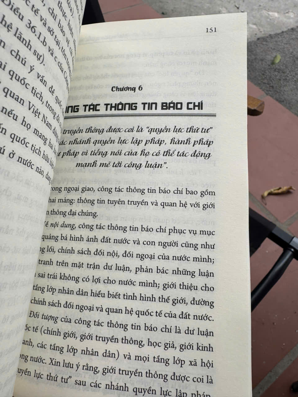 VÀI NGÓN NGHỀ NGOẠI GIAO – Vũ Khoan – Lightbooks – NXB CTQG Sự thật