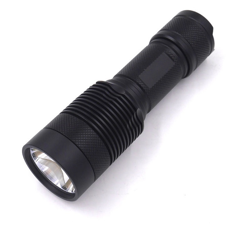 Đèn pin siêu sáng cầm tay cao cấp XHP70.2 ( Đã kèm pin và sạc - Tặng 01 đèn pin mini bóp tay không dùng pin )